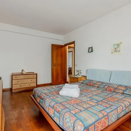 Guesthost - Tina! Apartment Viareggio